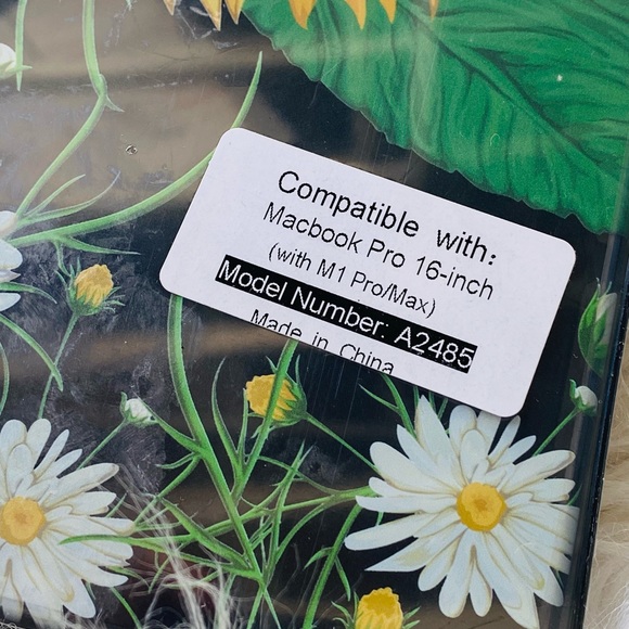 MacBook Pro 16in Sunflower Case - Picture 6 of 6